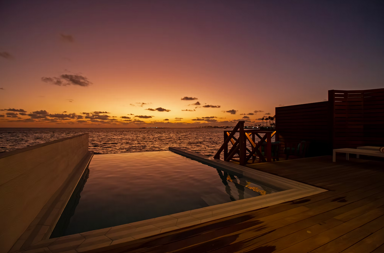 Lagoon Suite with Pool · Over-water · plunge